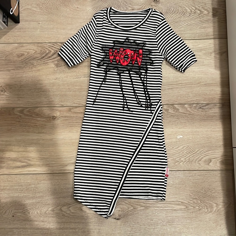 Cute Black and White “WOW” dress